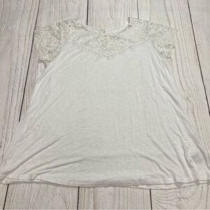 torrid White Lace Super Soft Knits Top size 0